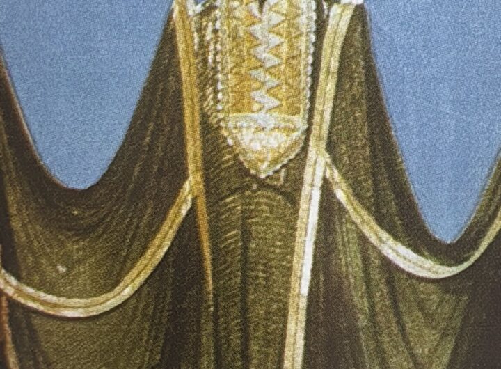 ثوب نسائي يلبس في المناسبات اسمه المنيخل