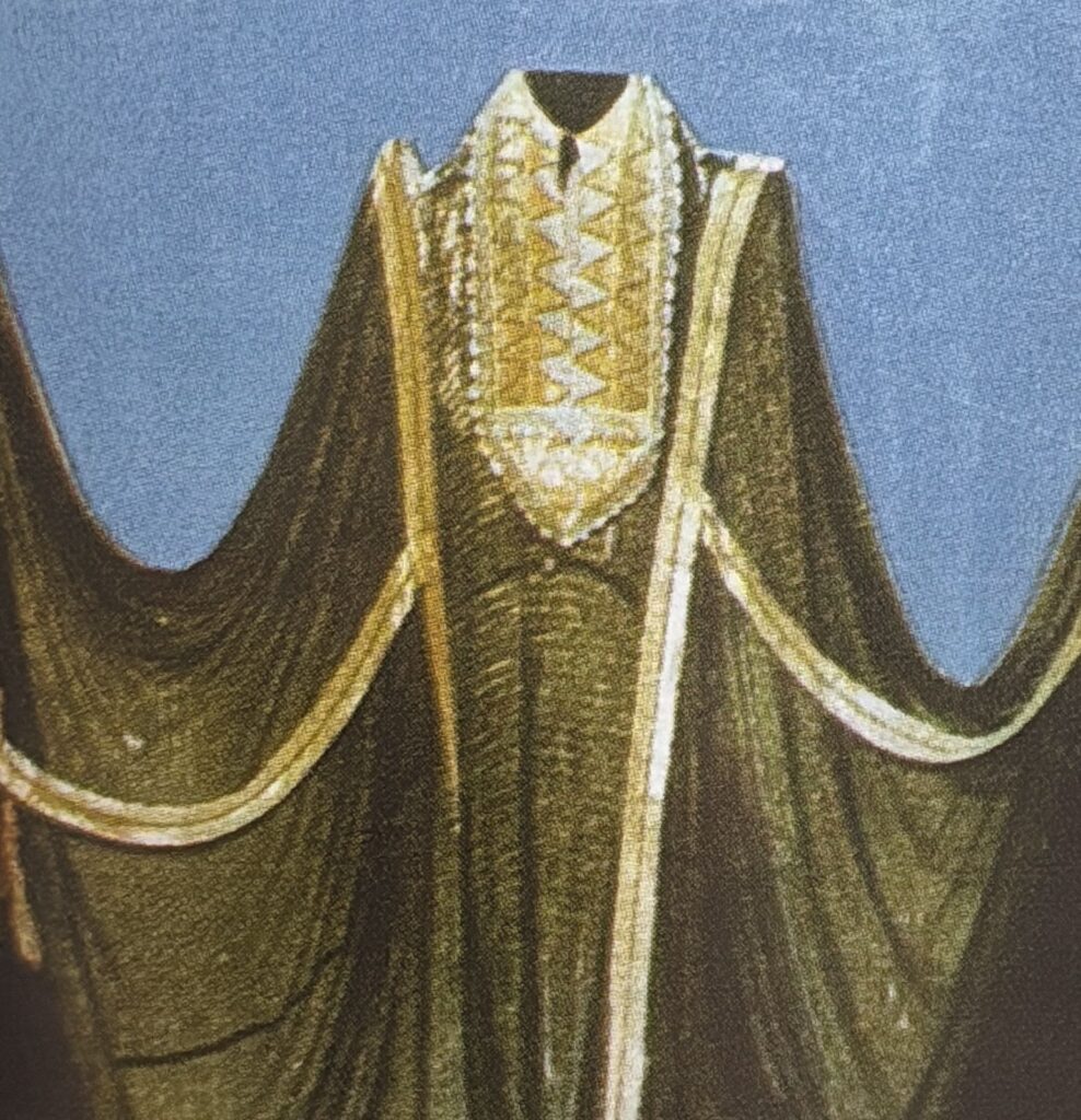 ثوب نسائي يلبس في المناسبات اسمه المنيخل