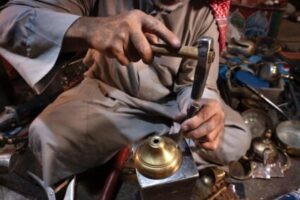 أعمال المعادن والخشب